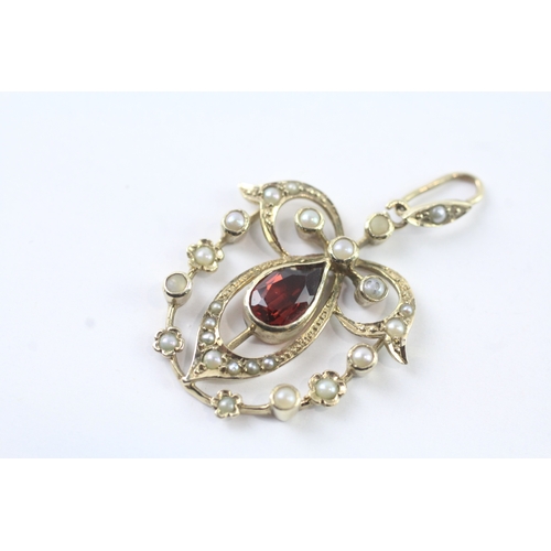 8 - 9ct gold antique garnet and seed pearl pendant (3.4g)