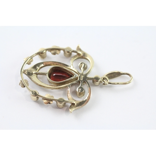 8 - 9ct gold antique garnet and seed pearl pendant (3.4g)