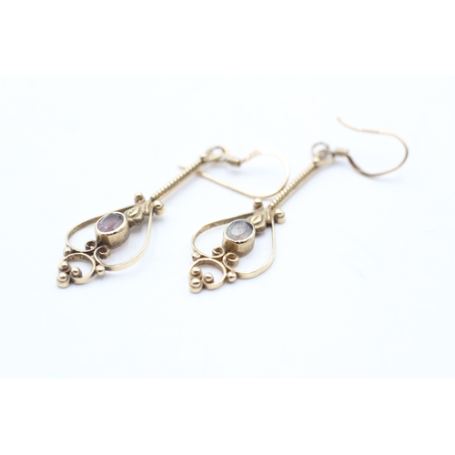 82 - 9ct gold amethyst patterned drop earrings (3.8g)