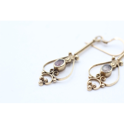 82 - 9ct gold amethyst patterned drop earrings (3.8g)