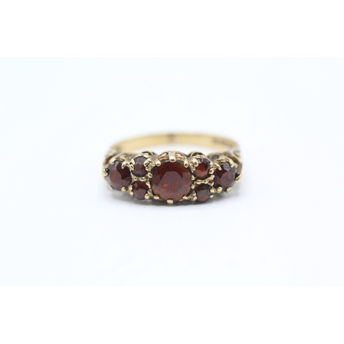 91 - 9ct gold vintage garnet dress ring (2.1g) Size M 1/2