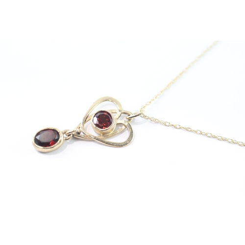 122 - 9ct gold garnet twin stone drop pendant necklace (3.4g)