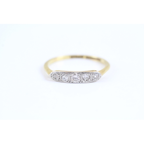 13 - 18ct gold diamond row ring (2.3g) Size R