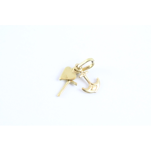 14 - 18ct gold faith, hope and charity charm (0.9g)