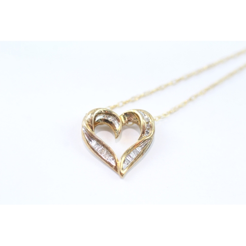 140 - 9ct gold baguette cut diamond heart shape pendant necklace (2.4g)