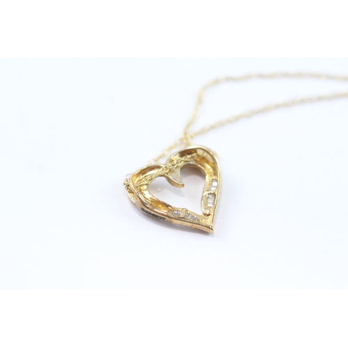 140 - 9ct gold baguette cut diamond heart shape pendant necklace (2.4g)