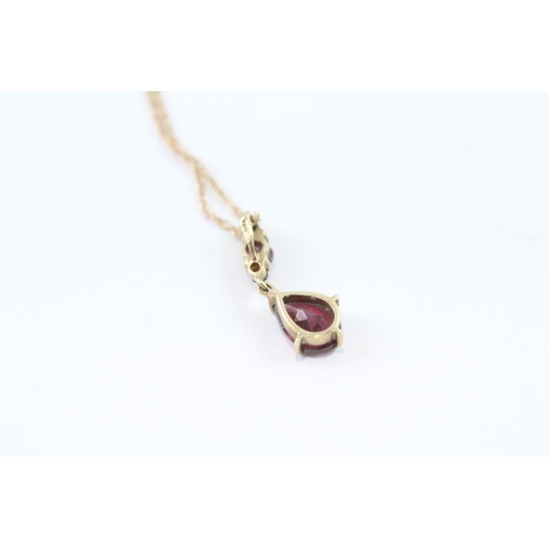 152 - 9ct gold garnet drop pendant necklace (1.8g)