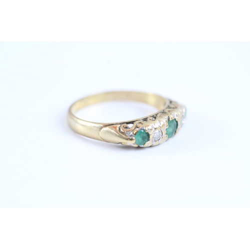 16 - 9ct gold diamond & emerald heart boat ring (2.9g) Size O