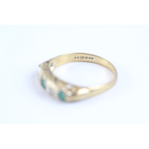 16 - 9ct gold diamond & emerald heart boat ring (2.9g) Size O