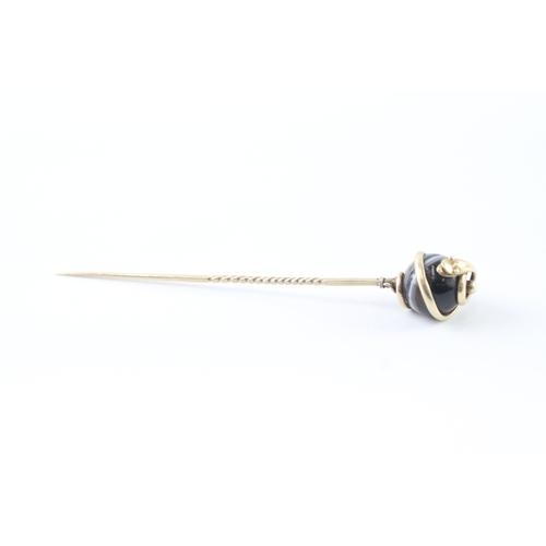 17 - 9ct gold agate stick pin (4.2g)