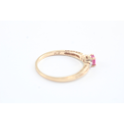 180 - 14ct gold diamond & pink sapphire dress ring (1.7g) Size N