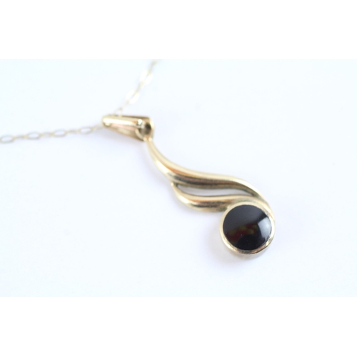 19 - 9ct gold onyx twist pendant necklace (1.7g)