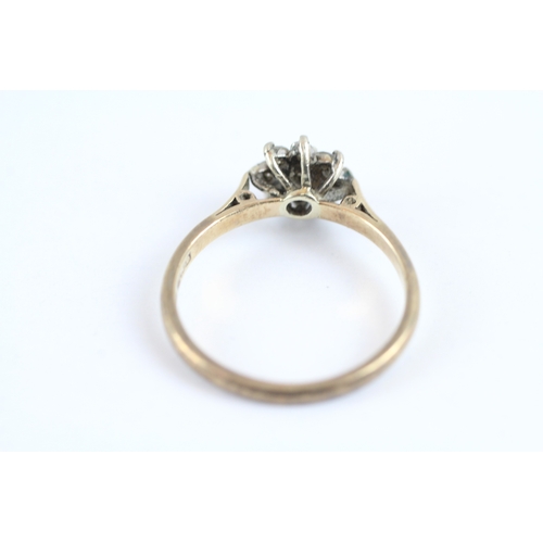 22 - 9ct gold diamond star cluster ring (2.3g) Size O 1/2