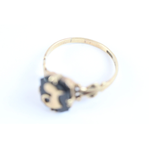 3 - 9ct gold onyx 'J' initial signet ring (2.8g) Size S