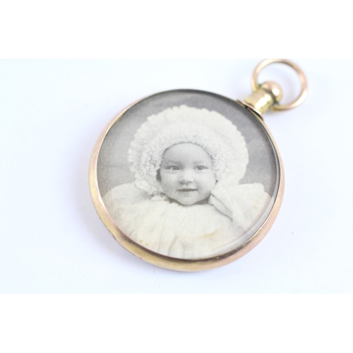 38 - 9ct gold picture locket (4.4g)