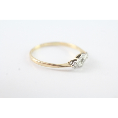 39 - 9ct gold diamond trilogy flush set ring (1.7g) Size S 1/2