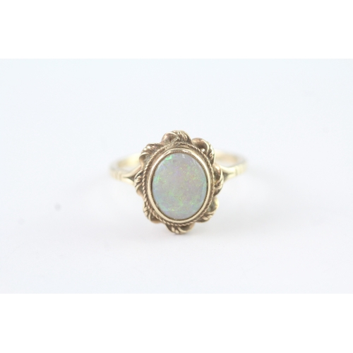 42 - 9ct gold opal cocktail ring (3g) Size P