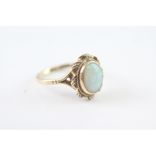 42 - 9ct gold opal cocktail ring (3g) Size P