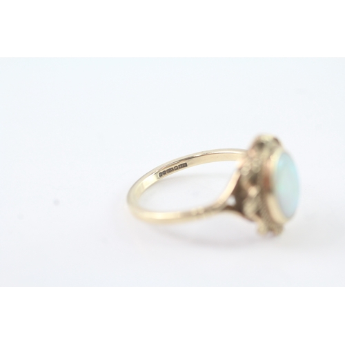 42 - 9ct gold opal cocktail ring (3g) Size P