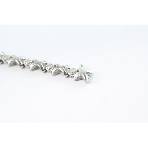 5 - 9ct white gold diamond tennis bracelet (6.3g)