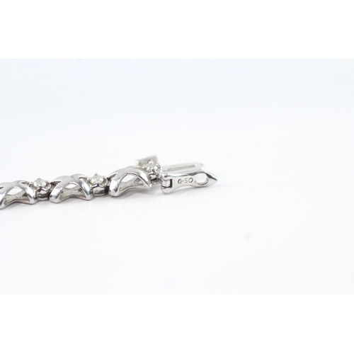 5 - 9ct white gold diamond tennis bracelet (6.3g)