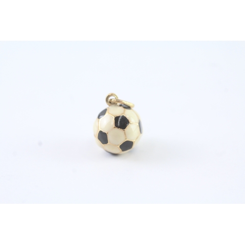 56 - 9ct gold enamel football charm (0.9g)