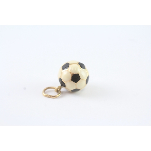 56 - 9ct gold enamel football charm (0.9g)