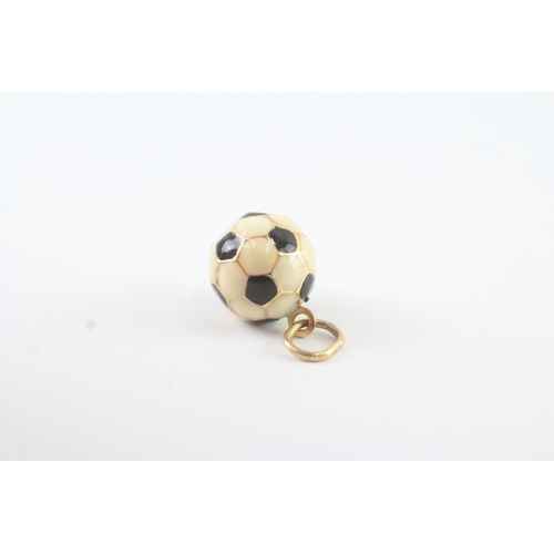 56 - 9ct gold enamel football charm (0.9g)