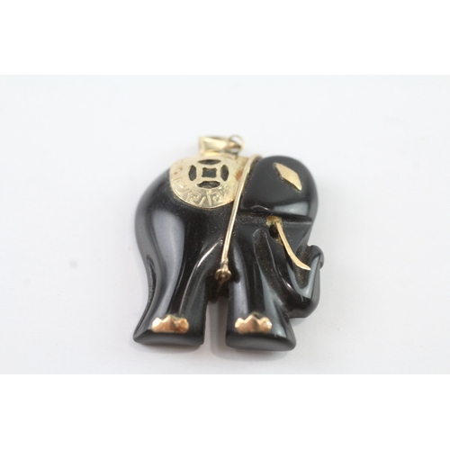 58 - 14ct gold onyx elephant pendant (5.5g)