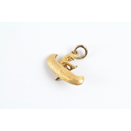 65 - 9ct gold canoe boat charm (1.3g)