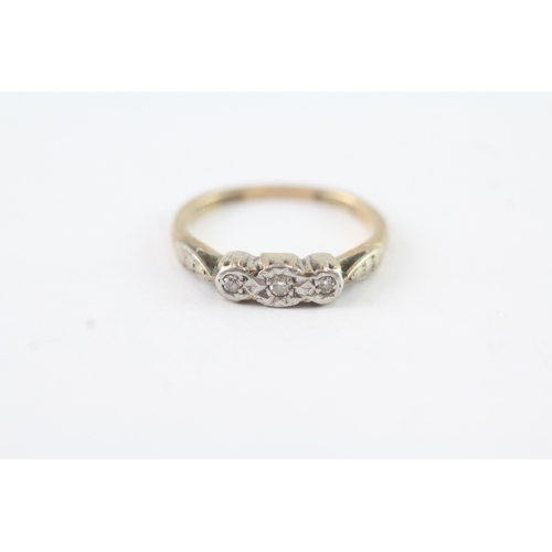 73 - 9ct gold & platinum vintage diamond trilogy ring (1.9g) Size L