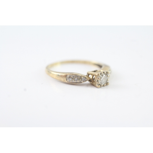 77 - 9ct gold diamond cluster dress ring (1.8g) Size O