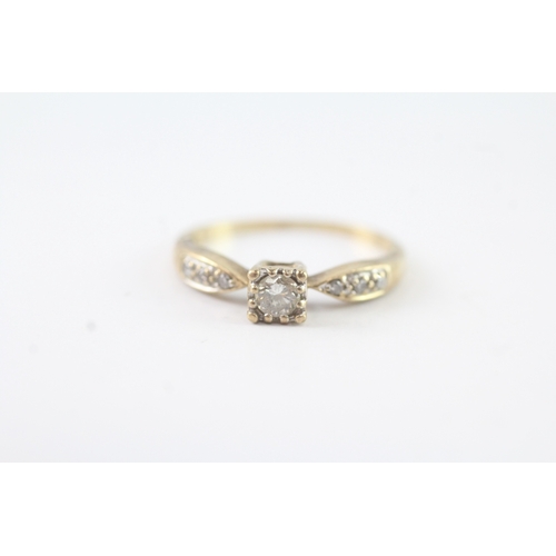 77 - 9ct gold diamond cluster dress ring (1.8g) Size O