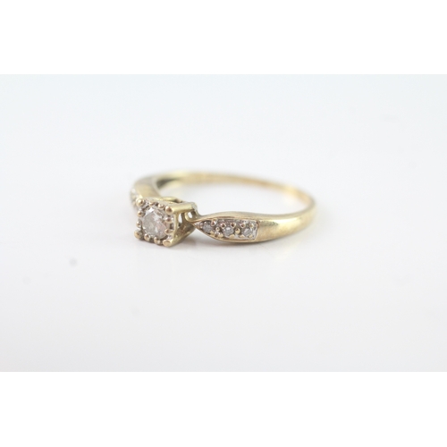 77 - 9ct gold diamond cluster dress ring (1.8g) Size O