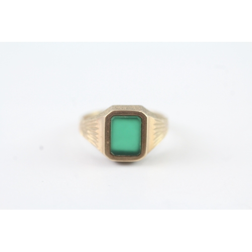 90 - 9ct gold green agate seal ring (2.5g) Size K