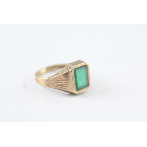 90 - 9ct gold green agate seal ring (2.5g) Size K