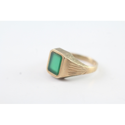 90 - 9ct gold green agate seal ring (2.5g) Size K