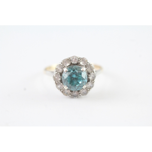 93 - 9ct white gold blue zircon & white gemstone dress ring (3g) Size P