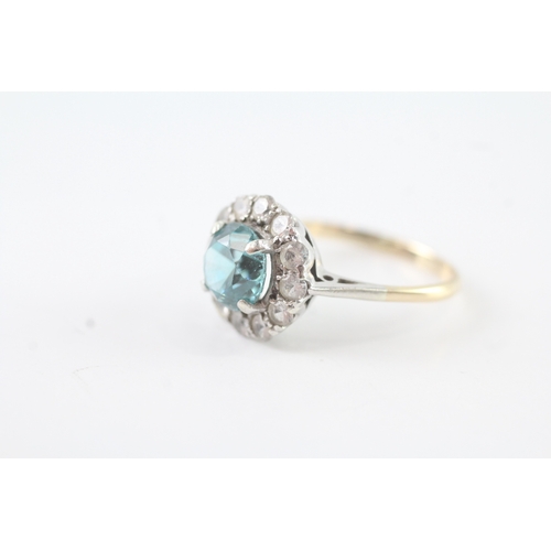 93 - 9ct white gold blue zircon & white gemstone dress ring (3g) Size P