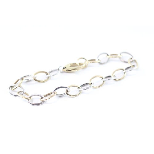 97 - 9ct gold & white gold bracelet (4.2g)