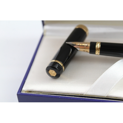 450 - Waterman Black Lacquer Fountain Pen w/ 18ct Gold Nib WRITING In Original Box