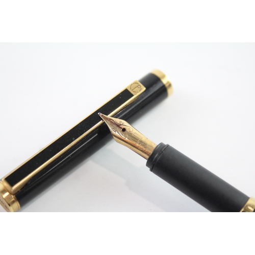 479 - Alfred DUNHILL Black Lacquer & Gold Plated Fountain Pen w/ 14ct Nib WRITING