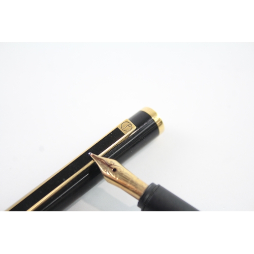 479 - Alfred DUNHILL Black Lacquer & Gold Plated Fountain Pen w/ 14ct Nib WRITING