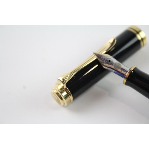 483 - Vintage Pelikan M400 Green & Black Fountain Pen w/ 14ct White Gold Nib WRITING