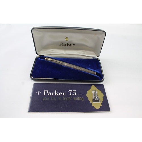 497 - Vintage Parker 75 .925 Sterling Silver Fountain Pen w/ 14ct Nib WRITING (23g)