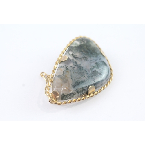 100 - 9ct gold moss agate set brooch (10.1g)