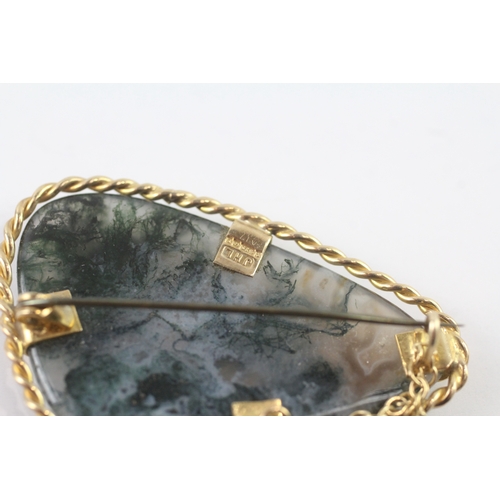 100 - 9ct gold moss agate set brooch (10.1g)