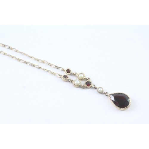 102 - 9ct gold garnet & seed pearl necklace (2.9g)