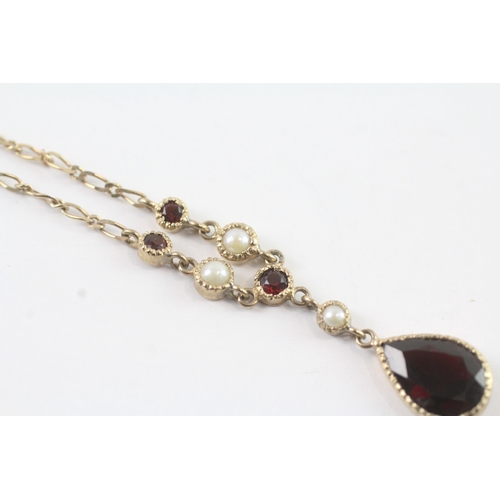 102 - 9ct gold garnet & seed pearl necklace (2.9g)