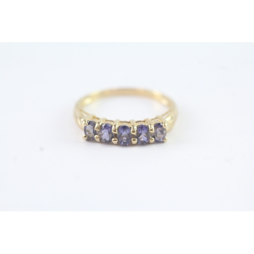 103 - 9ct gold purple gemstone row ring (1.9g) Size R